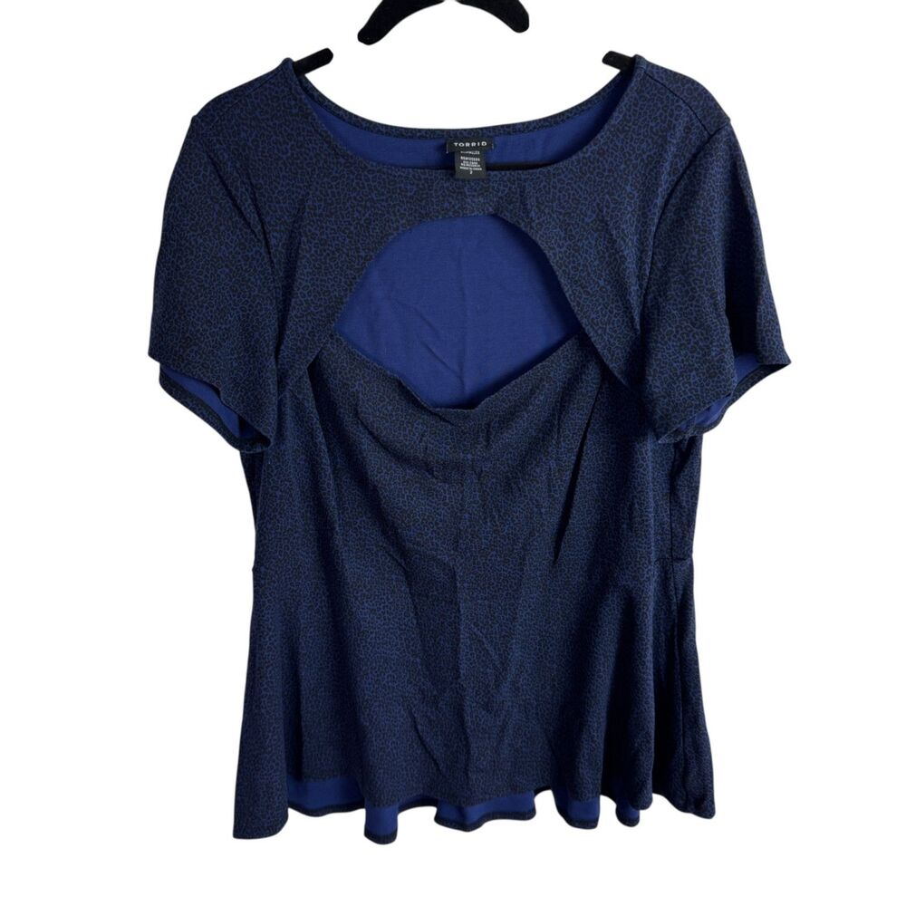 Torrid Women's Top 2/2X Blue/Black Print Chest Cutout Short Sleeves